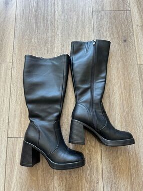 Women’s Black Mid-Calf Block Heel Platform Boots